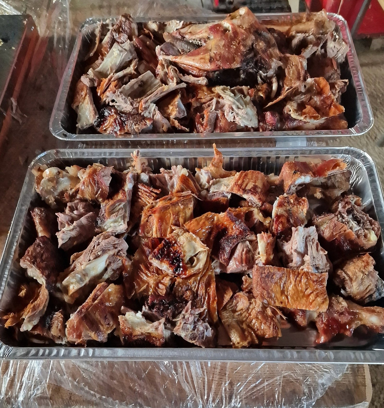 Slika domaće janjetine s ražnja iz domaćeg uzgoja